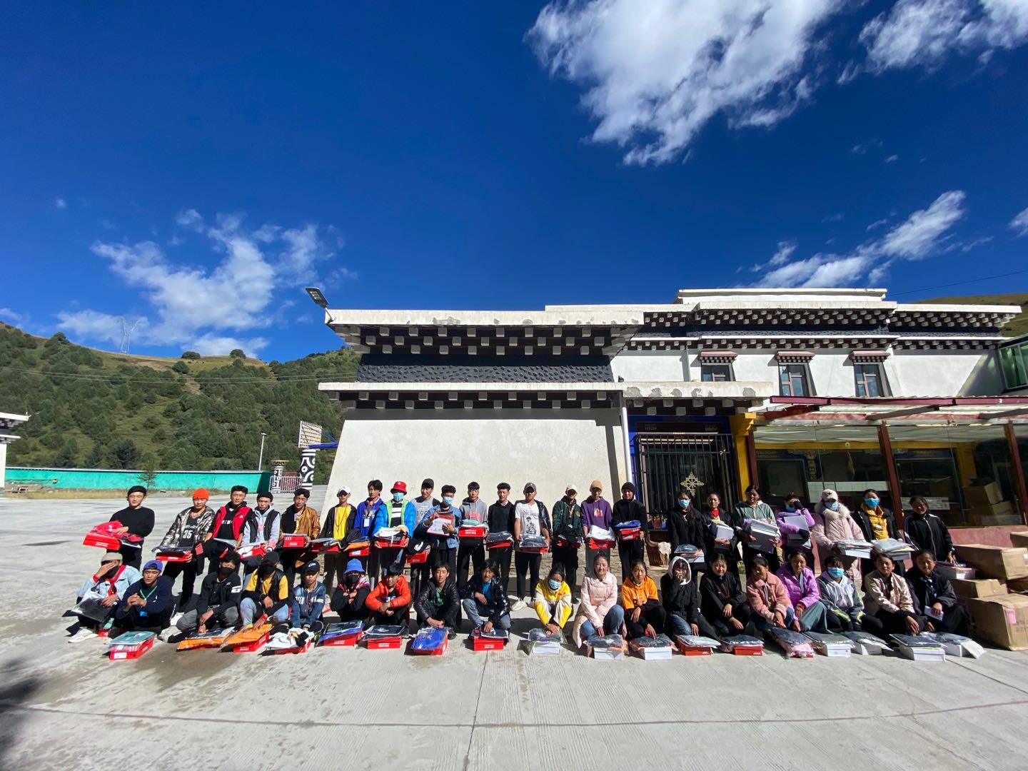 长春泰然智能生物科技有限公司公益回顾丨家国同欢月同圆 温暖满载甘孜州(图8)